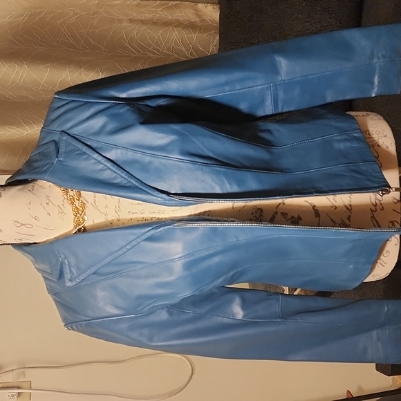 Women's clothing - Picture 6 of 7